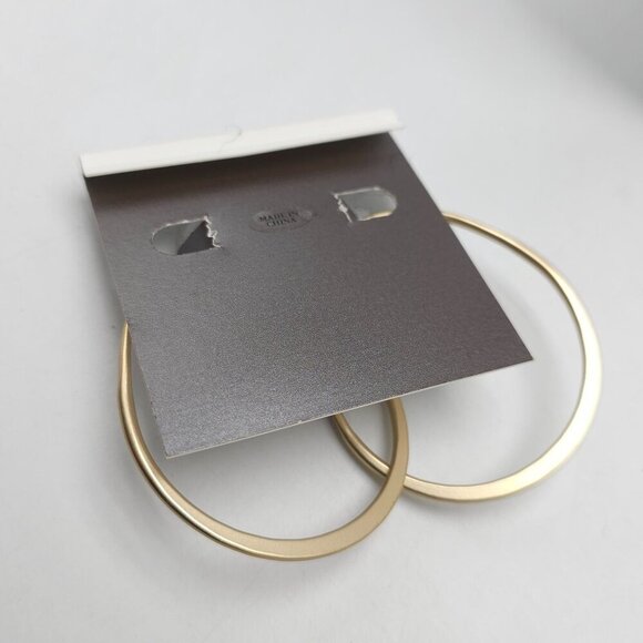 St. Thomas Gold Tone Hammered Metal Twist Hoop Earrings NWTs - Picture 3 of 4